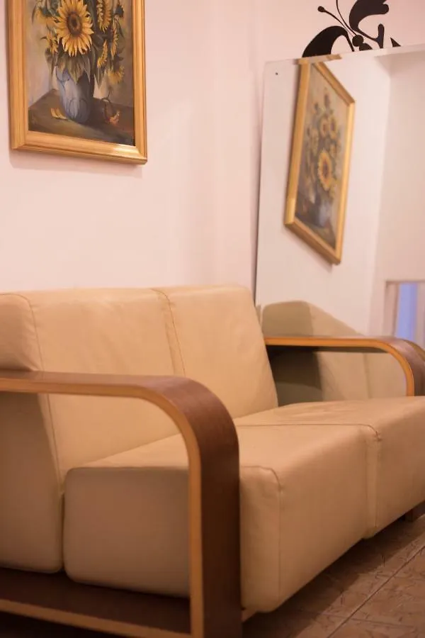 民宿 Big Room In Bucharest'S Center.